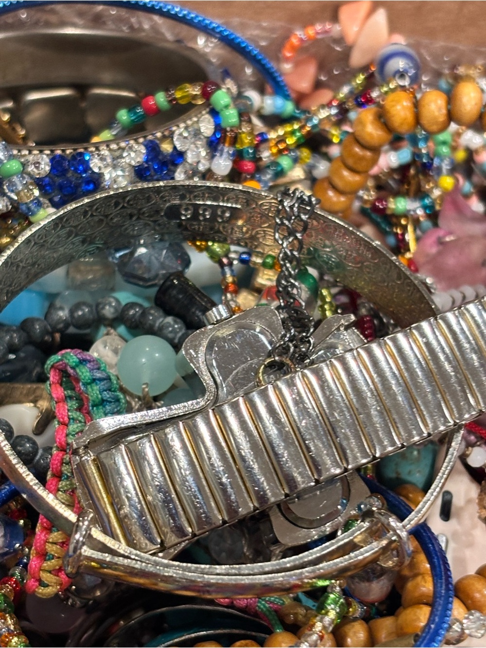5+08 junk jewelry a lot some are broken for repair some not necklaces ok mixed